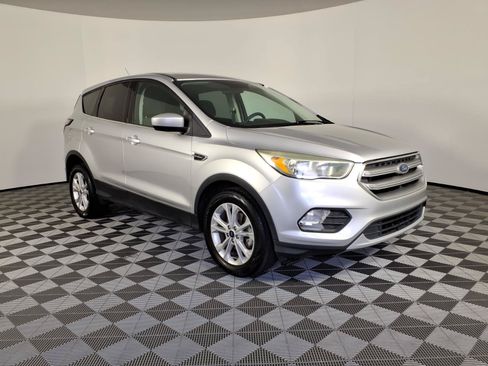 Used 2017 Ford Escape SE FWD image 6