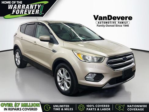 Used 2017 Ford Escape SE FWD image 1