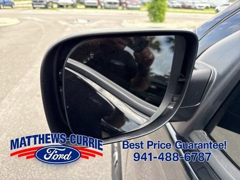 Used 2023 Nissan Titan SV AWD/4WD image 8