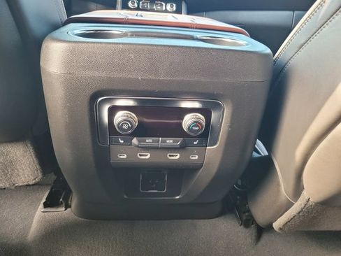 Used 2024 GMC Yukon XL Denali Ultimate AWD/4WD image 17