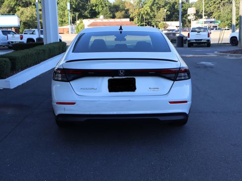 Used 2023 Honda Accord Sport image 9