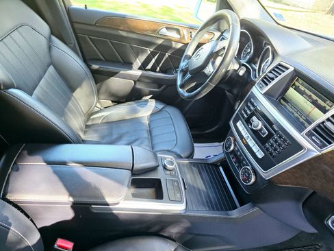 Used 2015 Mercedes-Benz GL 450 4MATIC w/ Lighting Package image 31