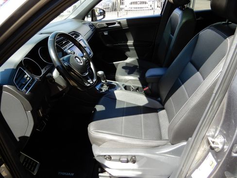 Used 2020 Volkswagen Tiguan SE R-Line w/ 3rd Row Seat Package image 12