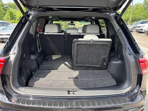 Certified 2023 Volkswagen Tiguan SE R-Line FWD image 14