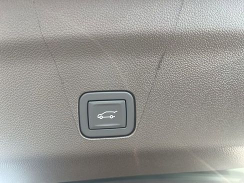 New 2026 GMC Yukon Elevation image 12