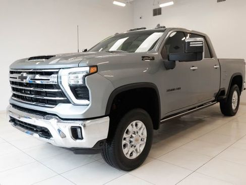 Used 2024 Chevrolet Silverado 3500 LTZ w/ LTZ Premium Package image 9