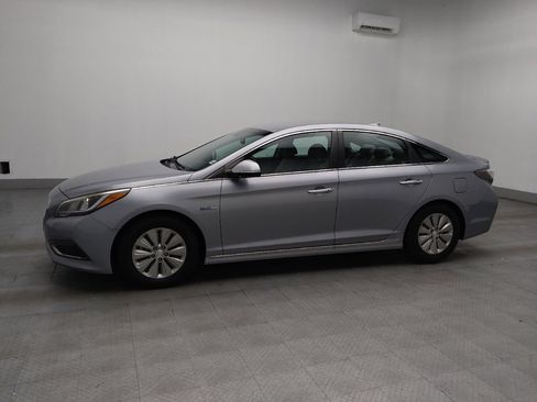 Used 2016 Hyundai Sonata SE image 2