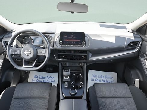 Used 2024 Nissan Rogue SV AWD/4WD image 17