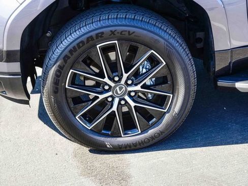 Used 2024 Lexus GX 550 w/ Accessory Package (31) AWD/4WD image 10