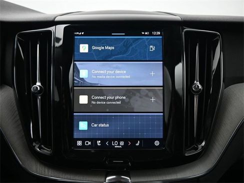 Used 2025 Volvo XC60 B5 Plus image 12