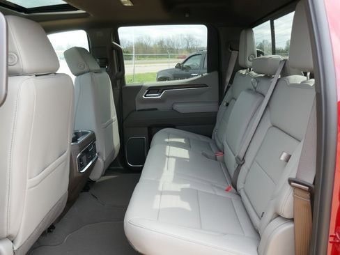 New 2026 GMC Sierra 1500 SLT image 17