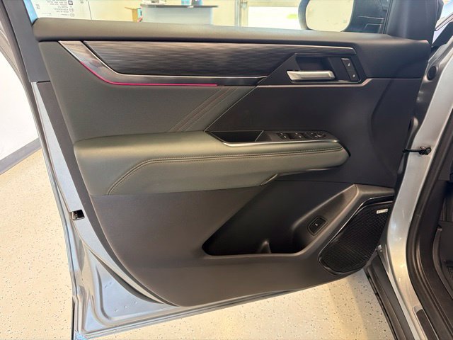 Used 2026 GMC Acadia AT4 w/ LPO, Floor Liner Package AWD/4WD image 46