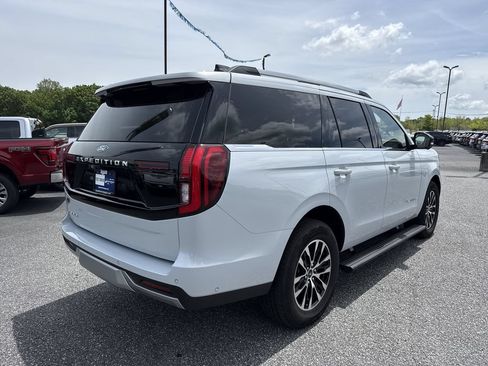 Used 2025 Ford Expedition Platinum AWD/4WD image 7