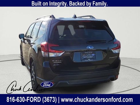 Used 2023 Subaru Forester Premium image 5