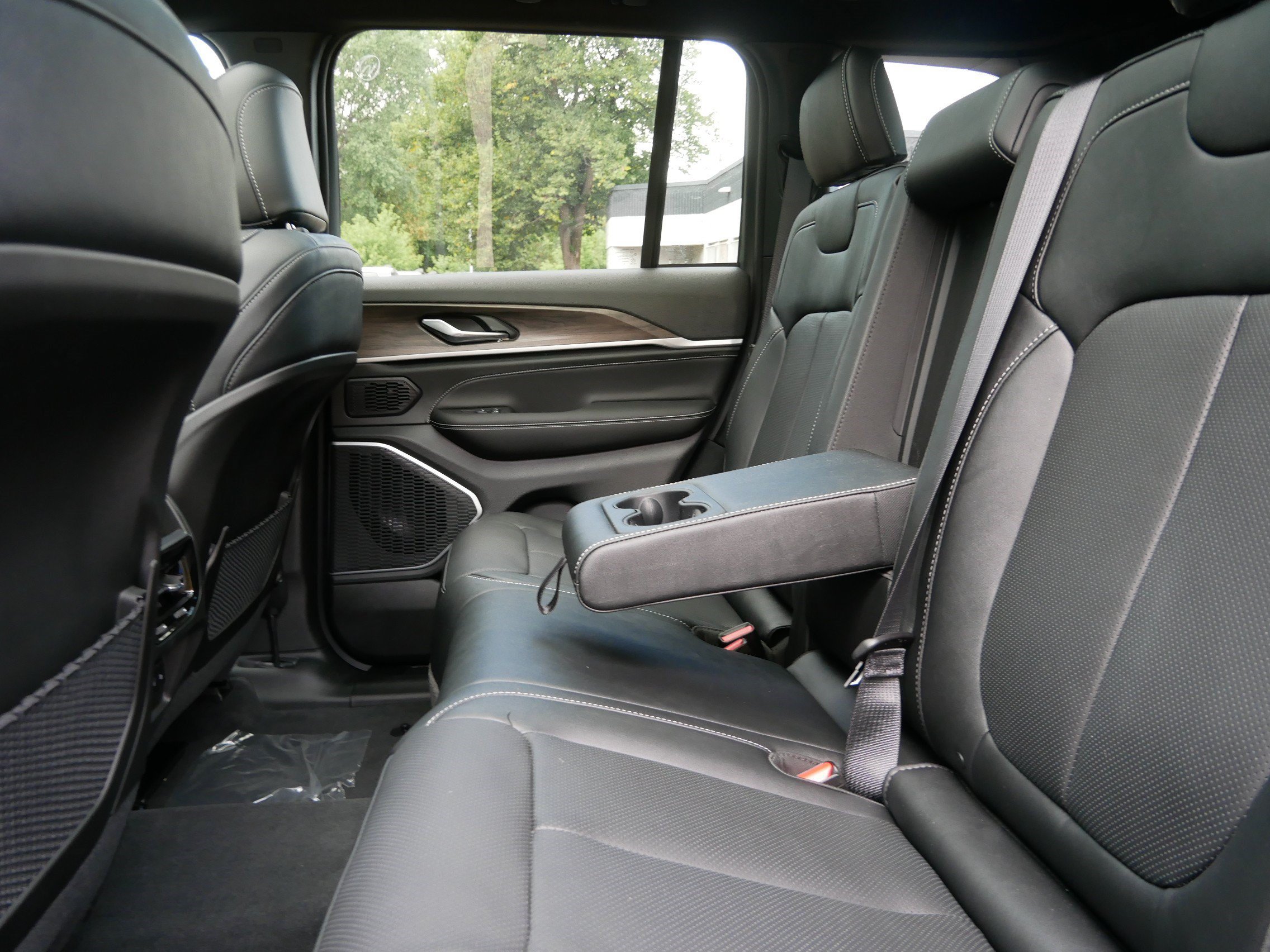 New 2027 Jeep Grand Cherokee Limited AWD/4WD image 10