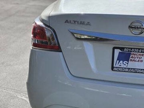 Used 2015 Nissan Altima 2.5 S w/ Power Driver Seat Package FWD image 5