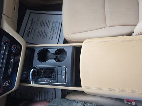 Used 2017 Kia Sedona LX image 26