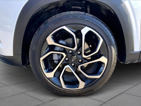 Used 2025 Chevrolet Trax RS w/ Sunroof Package image 11