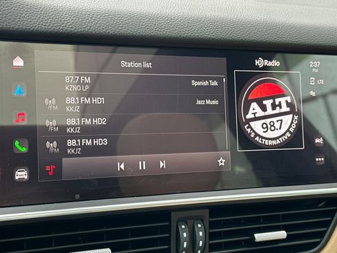 Certified 2022 Porsche Cayenne Platinum Edition image 18