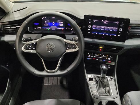 Used 2025 Volkswagen Jetta SE FWD image 22