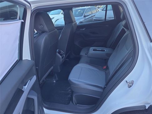 New 2025 Volkswagen Tiguan SE R-Line image 28