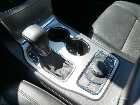 Used 2018 Jeep Grand Cherokee Overland AWD/4WD image 22