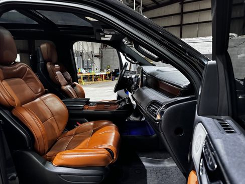 Used 2019 Lincoln Navigator Reserve image 26