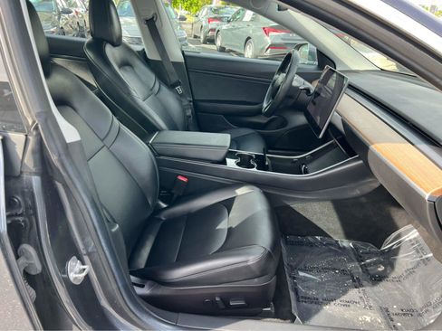 Used 2018 Tesla Model 3 Long Range RWD image 17
