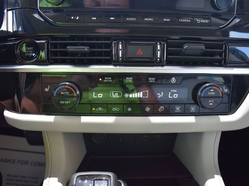 Used 2025 Nissan Pathfinder SL FWD image 39