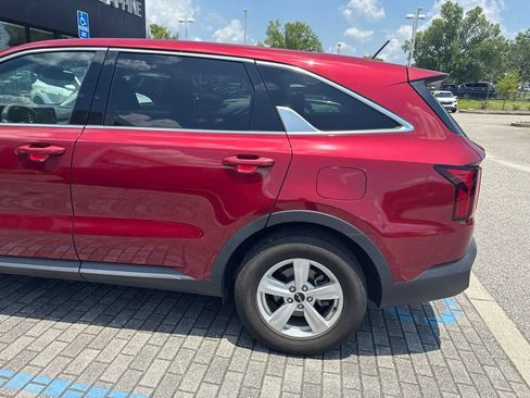 Used 2023 Kia Sorento LX FWD image 7