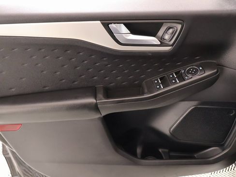 Used 2020 Ford Escape SE Sport image 16