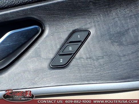Used 2023 Jeep Grand Cherokee Limited AWD/4WD image 25