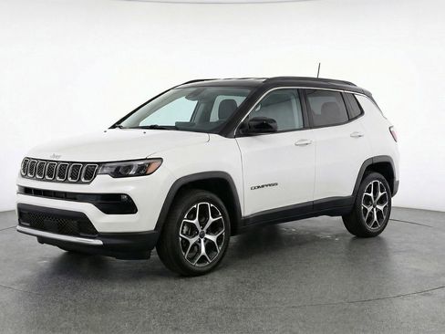 Used 2025 Jeep Compass Limited image 3