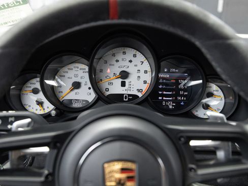 Certified 2018 Porsche 911 GT3 RWD image 14