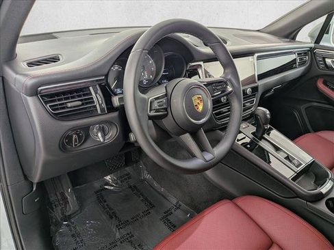 Certified 2023 Porsche Macan AWD/4WD image 4