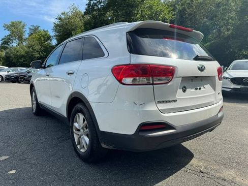 Used 2017 Kia Sorento AWD image 3