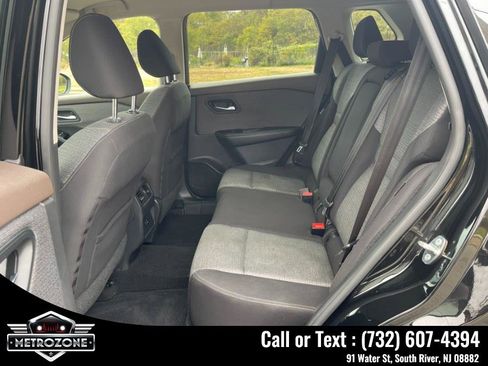 Used 2021 Nissan Rogue SV image 14