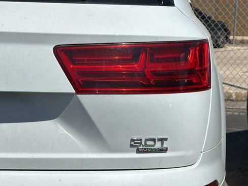 Used 2017 Audi Q7 3.0T Prestige AWD/4WD image 10