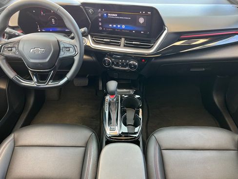 Used 2024 Chevrolet Trax RS FWD image 18