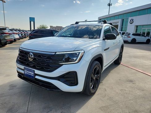 New 2026 Volkswagen Atlas Cross Sport SEL R-Line image 3