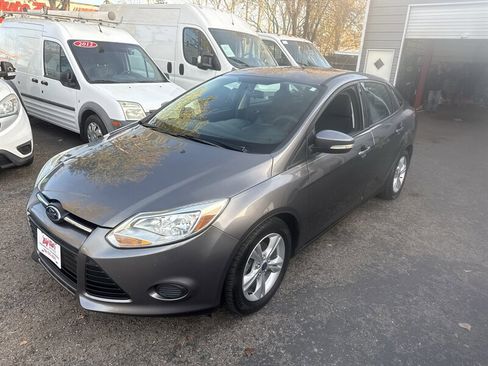 Used 2014 Ford Focus SE image 2