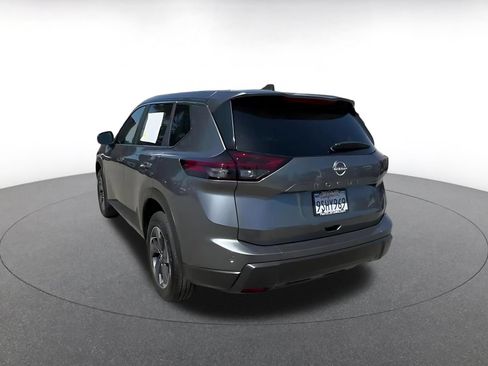 Used 2025 Nissan Rogue SV FWD image 11