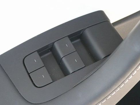 Used 2021 Tesla Model Y Long Range image 11