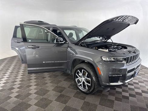 Used 2025 Jeep Grand Cherokee L Limited w/ Trailer Tow Package AWD/4WD image 15