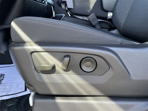 Used 2025 Chevrolet Silverado 1500 LT image 35