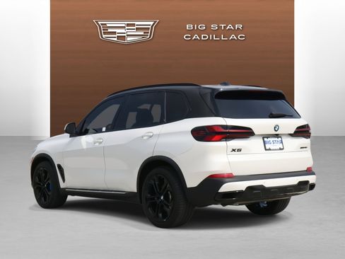 Used 2024 BMW X5 xDrive40i w/ Premium Package image 3