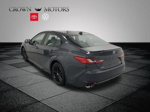 Used 2025 Toyota Camry SE image 4