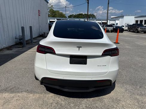 Used 2022 Tesla Model Y Long Range AWD/4WD image 6
