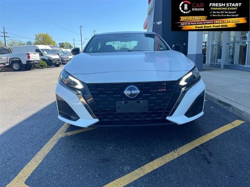 Used 2024 Nissan Altima 2.5 SR FWD image 2