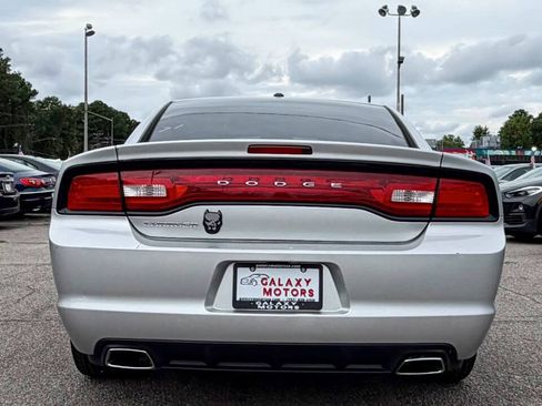 Used 2012 Dodge Charger SXT w/ Blacktop Pkg RWD image 4